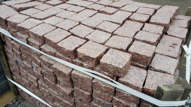 Бруківка гранітна пилено-колота Бруківка гранітна пилено-колота