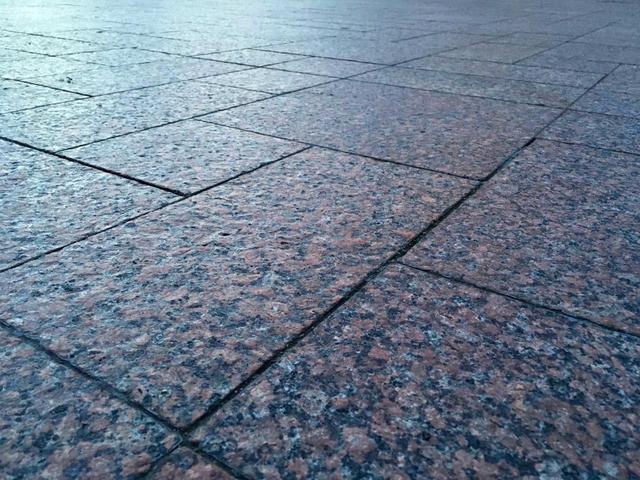 Бруківка гранітна полнопіленая Гранітна бруківка полнопіленая