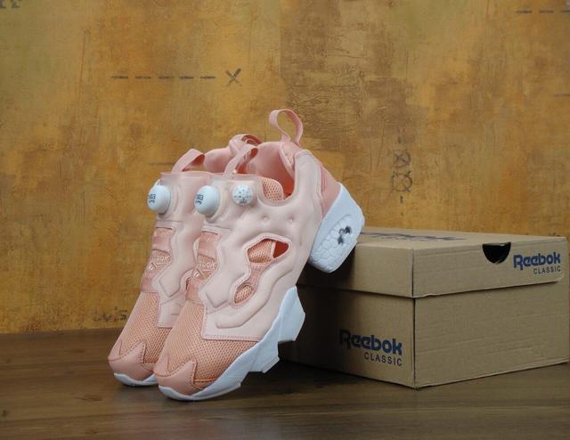 Купити жіночі кросівки Reebok фото