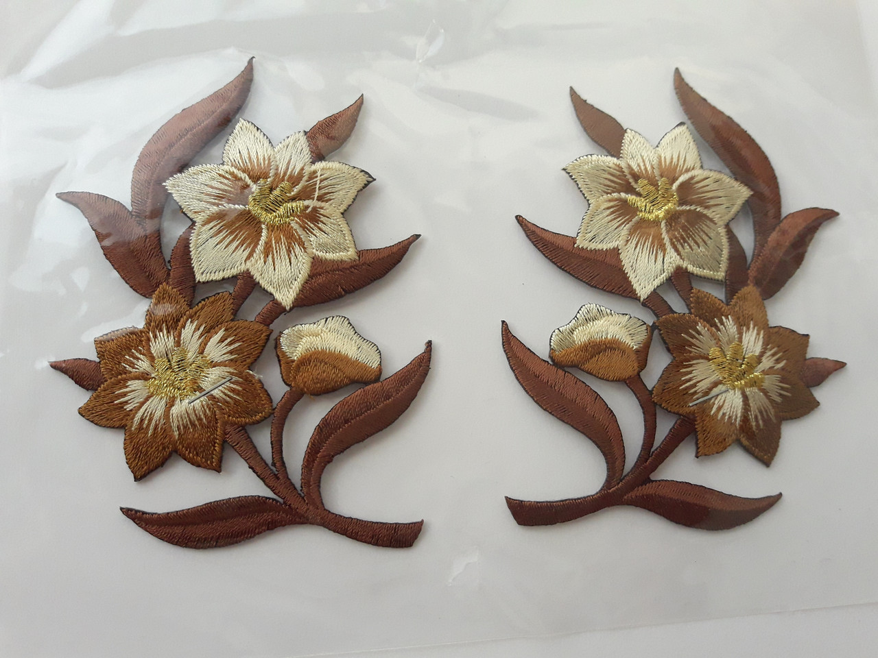 Аплікація вишивка клейова парна "Квіти" бежево-коричнева з люрексом, 10 см 1пара