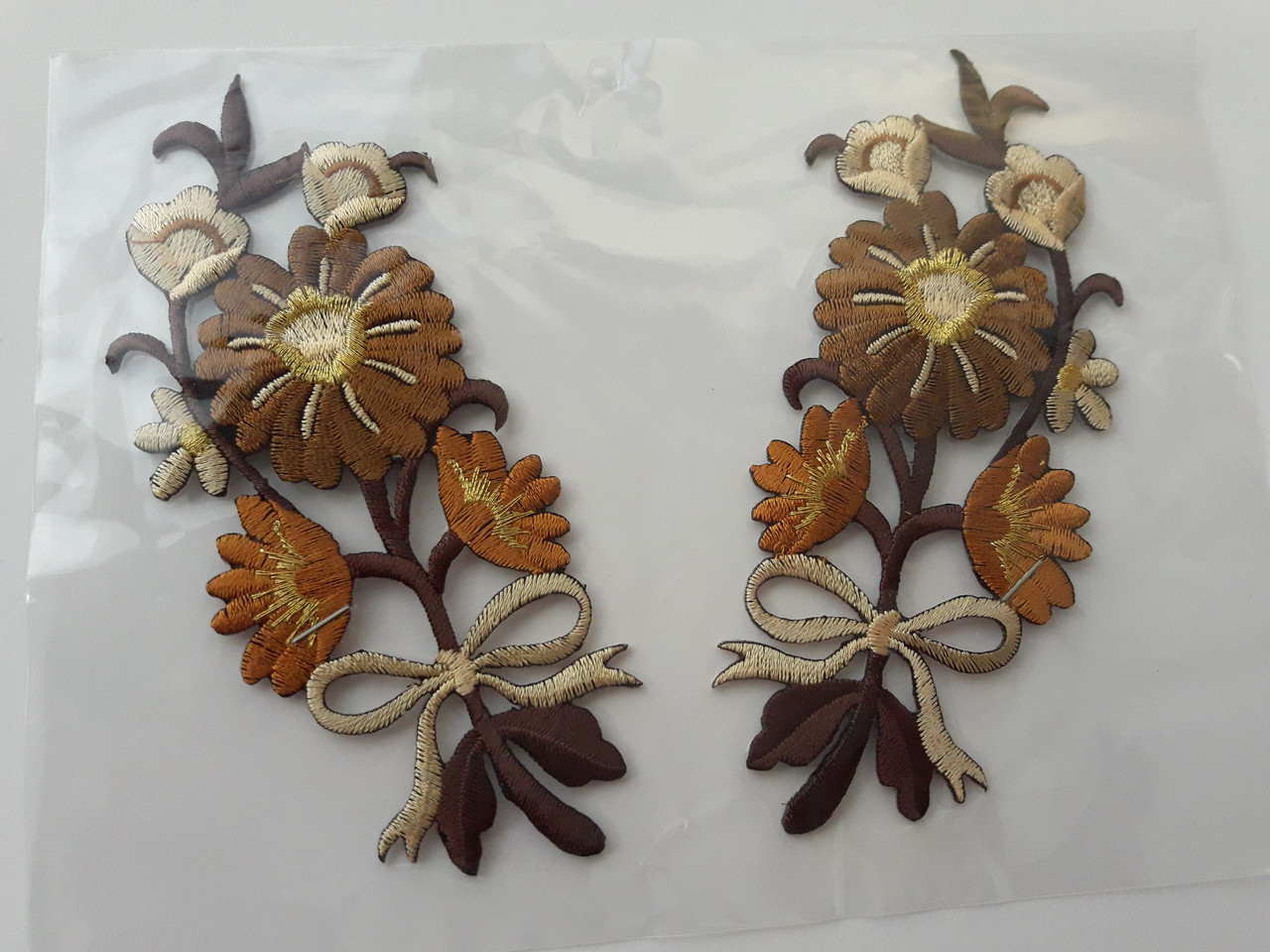 Аплікація вишивка клейова парна "Квіти"коричне , 12-13 см 1п