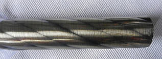 Труба рифлена д. 28 мм, 1,60 м., сталь
