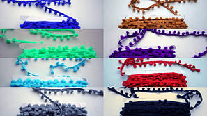 Тасьма з помпонами