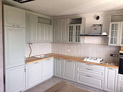 Кухня Луиза. Тип фрезеровки - регулярная. Цвет - белое дерево. Простая, но довольно интересная кухня. Из дополнительных опций - ручка. Получить более детальную консультацию можно по номеру 097 357 47 48