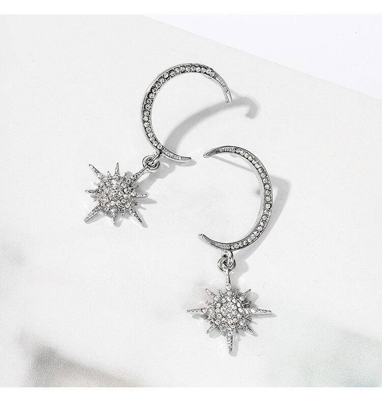 

Оригінальні сережки цвяшки сріблястого кольору