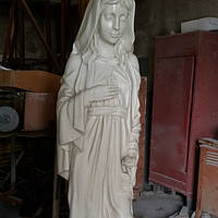 Скульптура скорбящей женщины для кладбища