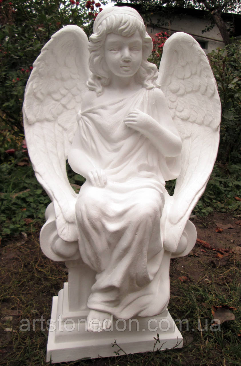 Статуэтки ангелов на кладбище. Скульптура Ангела сидящего на колоне 50 см бетон №8 - фото 1 - id-p591408887