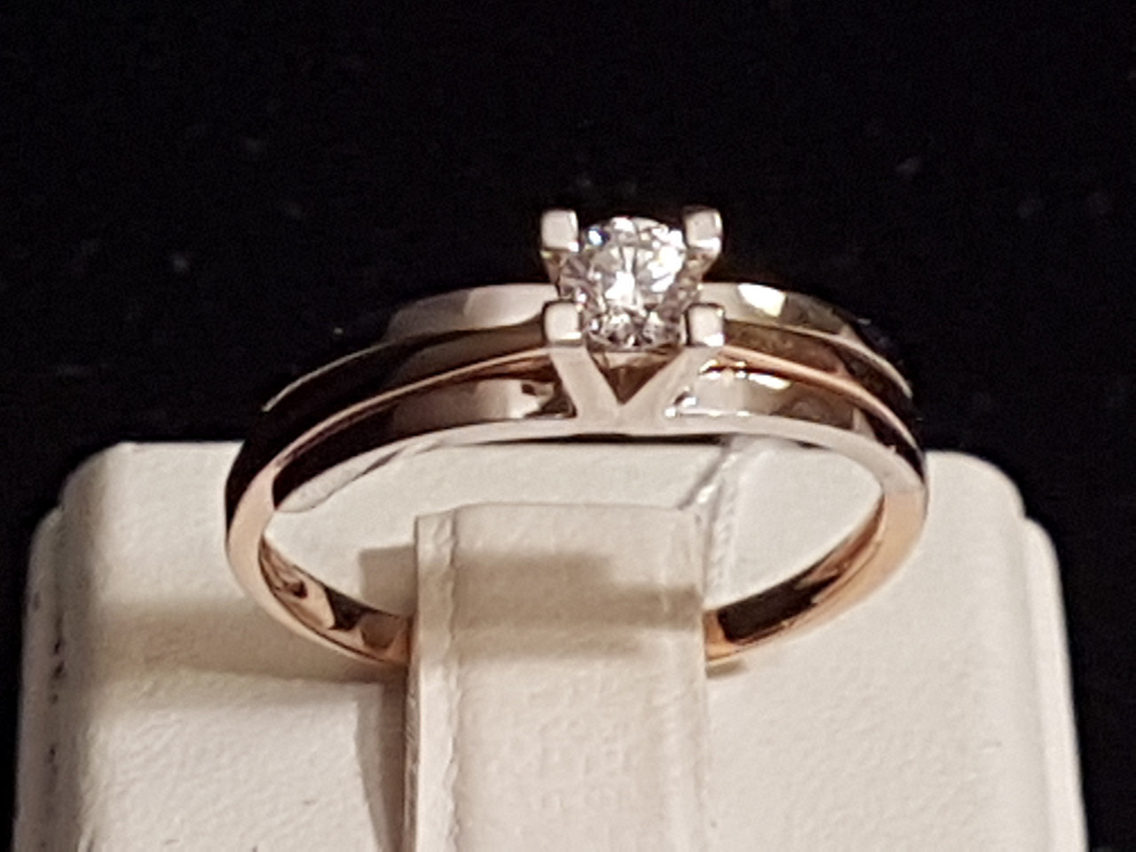 Золоте кільце з фіанітом. 140626 18