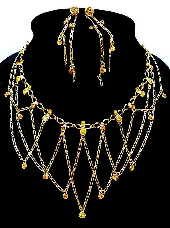 Набір Neoglory: кольє + сережки. Позолота. Камені: циркон. Довжина: 41-47 см. Ширина: 60 мм.