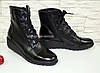 Черевики чорні жіночі шкіряні на невисокій танкетці, фото 2