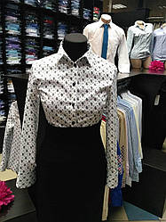 Блуза біла в огірки з чорними ґудзиками