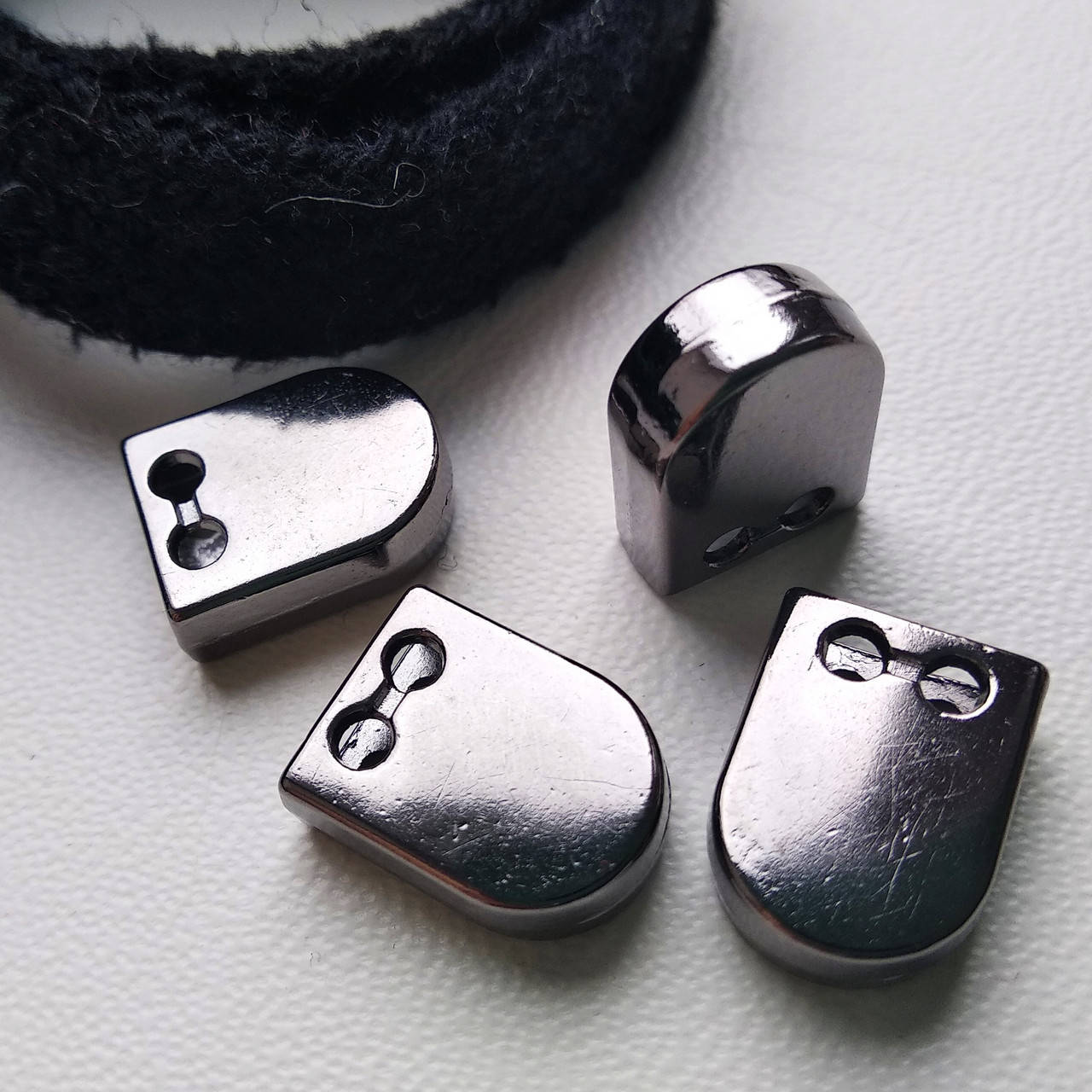 

Наконечники металеві для шнурів ,плоскі, чорне срібло, Темно-серый