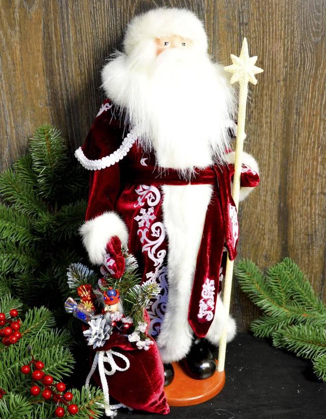 Шикарний Дід Мороз ручної роботи висотою 53 см виконаний професіоналами р. в Харкові (Україна). Дід Мороз під ялинку.