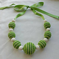 Слинго бусы вязаные зеленые украшение для мам ручной работы "Листва"