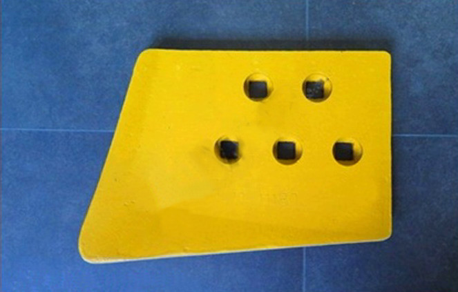 НІЖ ВІДВАЛА KOMATSU D61PX-15 УГЛОВИЙ ПРАВИЙ ВІДКИДНИЙ 140-70-11180