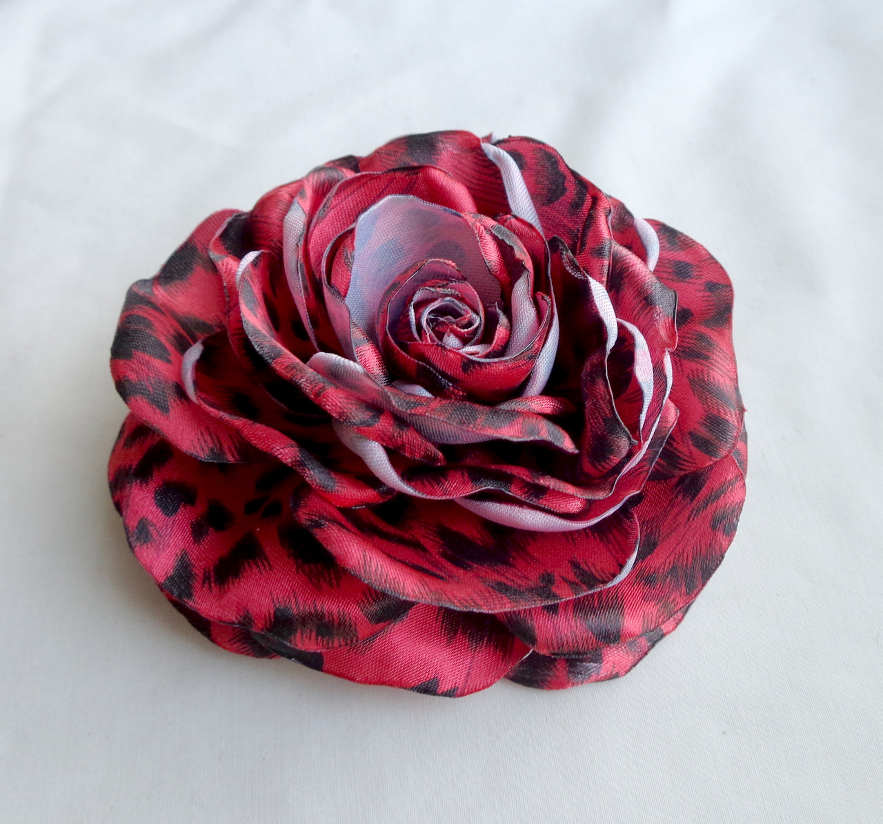 Брошь цветок из красной ткани ручной работы "Тигровая роза" - фото 1 - id-p597566090