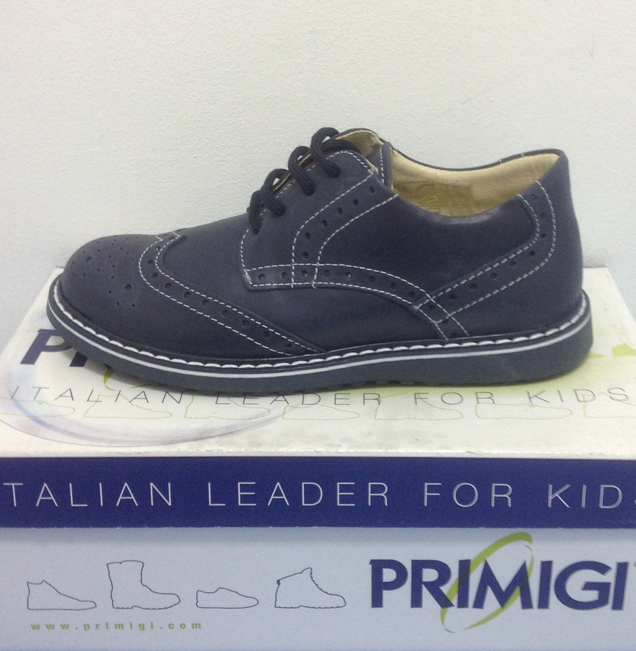 Туфли для мальчика PRIMIGI стильные синие с контрастной строчкой и перфорированными элементами