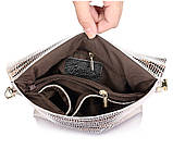 Сумочка жіноча шкіряна з пензликом, крокодиловим принтом і лазерним обробленням (чорна), фото 8