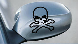 Вінілові наклейки на авто " Череп з костями " 12х12 см 2 шт