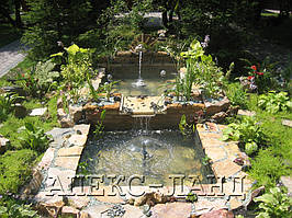 Декоративный садовый фонтан - пруд.