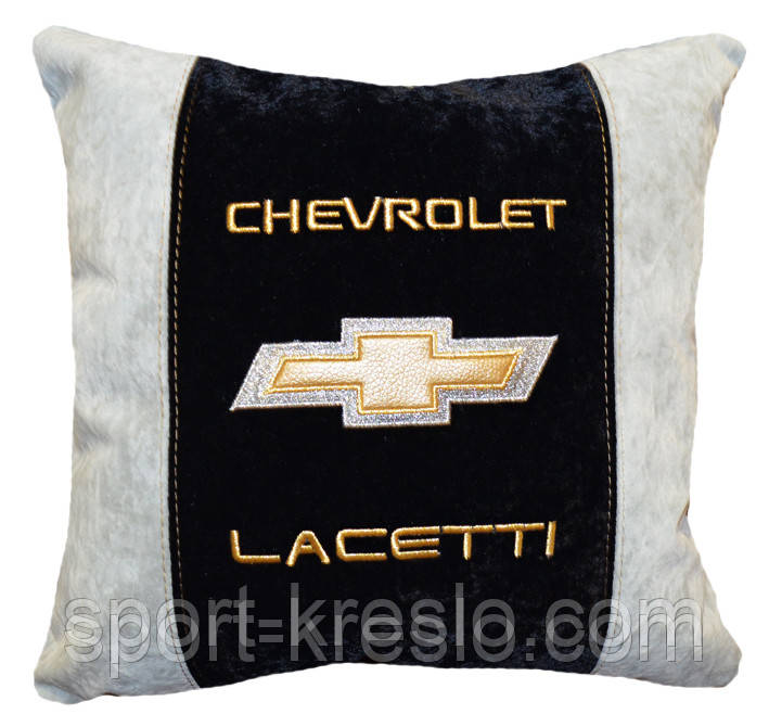 Подушка декоративна у авто з логотипом Chevrolet