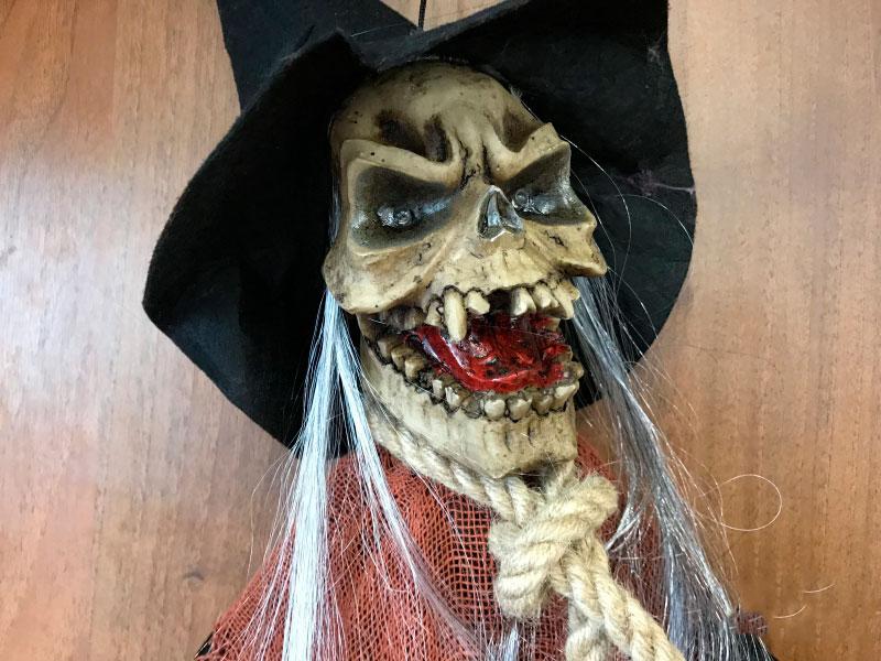 Кукла "Ведьма" 1.1 м (при касание издает громкие звуки) подвесная декорация на хэллоуин - фото 4 - id-p599683052