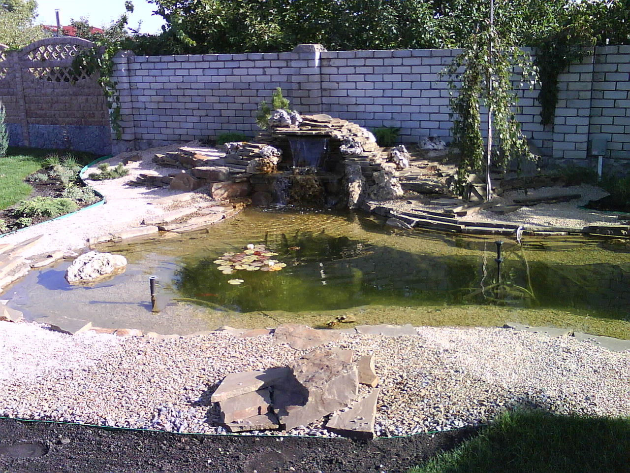 Пристрій штучного водоймища . Декоративний ставок.