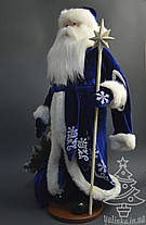 Дід Мороз великий 72 см у синій шубі з білим візерунком 0561, фото 5