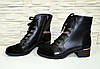 Черевики чорні жіночі шкіряні на підборах, декоровані замшевими вставками, фото 3