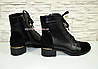 Черевики чорні жіночі шкіряні на підборах, декоровані замшевими вставками, фото 4