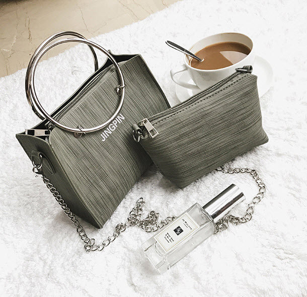 Модна міська сумочка з кільцями та мініклатчем