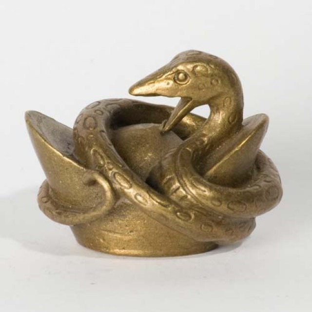 Статуетка Змія на чаші багатства 4 см бронзова (8889)