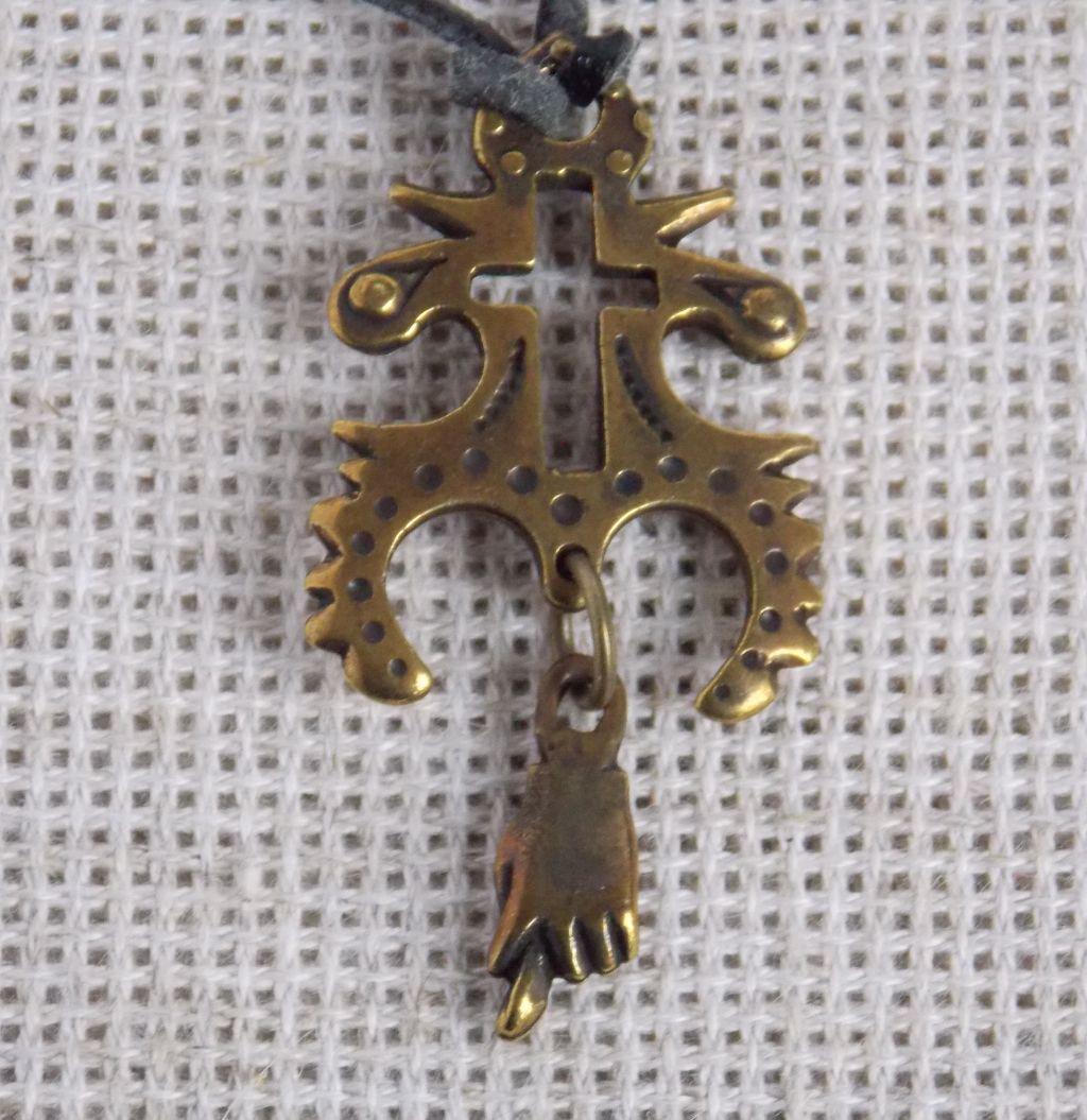 испанский талисман. оберег от ошибок. китайский талисман в машину. прикольные обереги от сглаза. оберег от испанской.