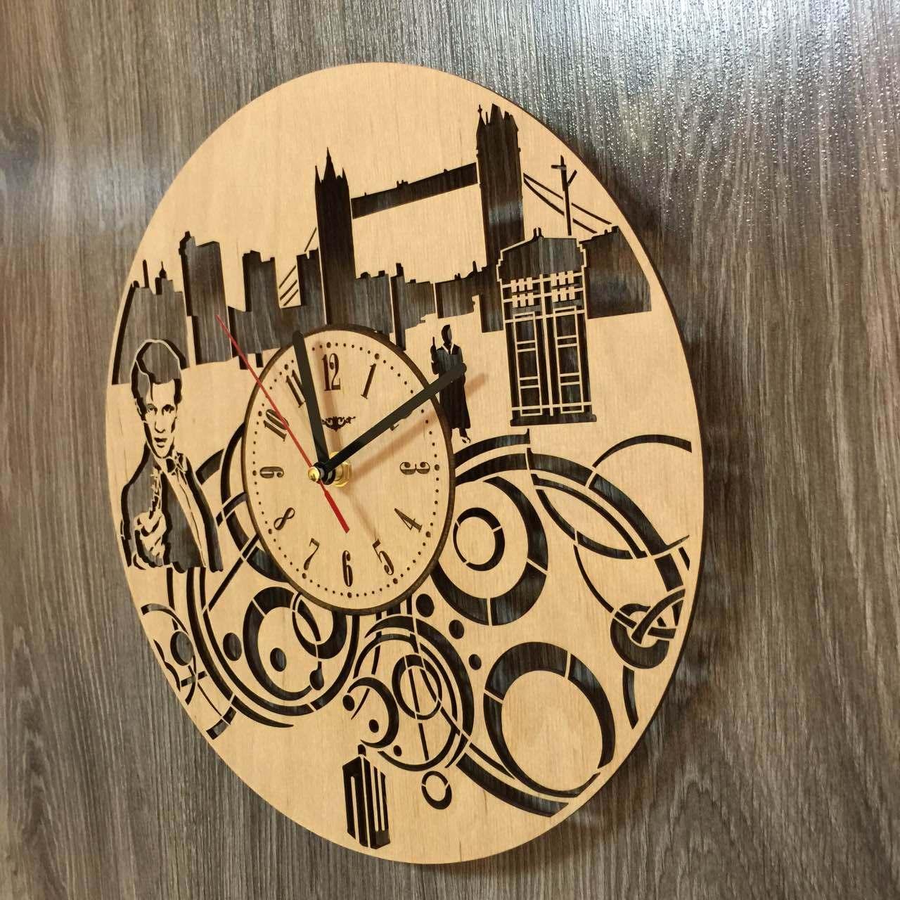 Дизайнерський дерев'яний годинник «Доктор Хто» - фото 2 - id-p601943718
