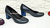 Туфлі жіночі сині шкіряні на невисокому стійкому каблуці, фото 2
