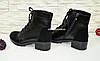 Черевики чорні жіночі шкіряні на стійкому каблуці, декоровані замшевими вставками, фото 3