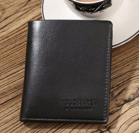 Фотографія чорного шкіряного портмоне Картинка чорного чоловічого гаманця