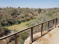 Річка Йордан. Вода в Йордані зеленого кольору, але при цьому чистий і зовсім не холодна