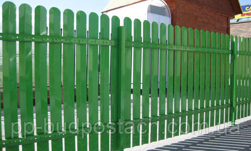 Металевий паркан - універсальне і надійне огородження