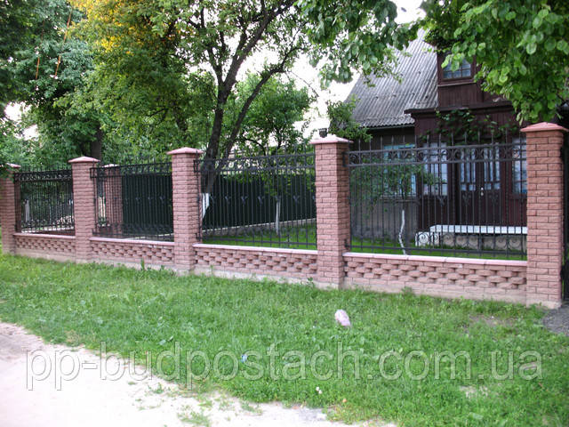 Паркан з цегляними стовпами своїми руками Паркан з цегляними стовпами своїми руками