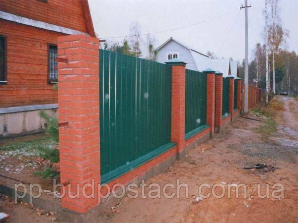 Паркан з цегляними стовпами своїми руками Паркан з цегляними стовпами своїми руками