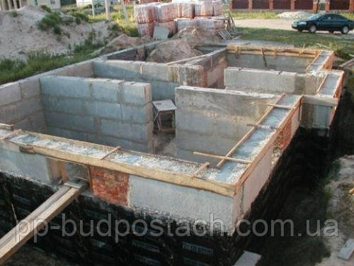 Новий будинок на старому фундаменті Новий будинок на старому фундаменті