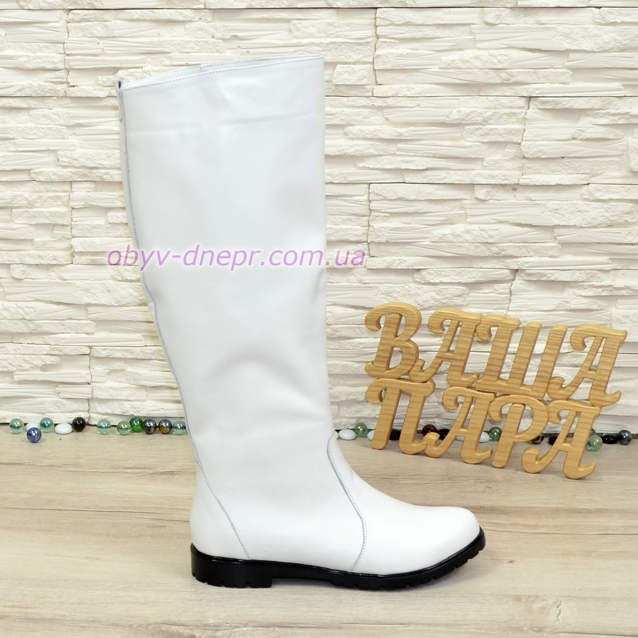 Чоботи-труби шкіряні жіночі на низькому ходу, колір білий, фото 1