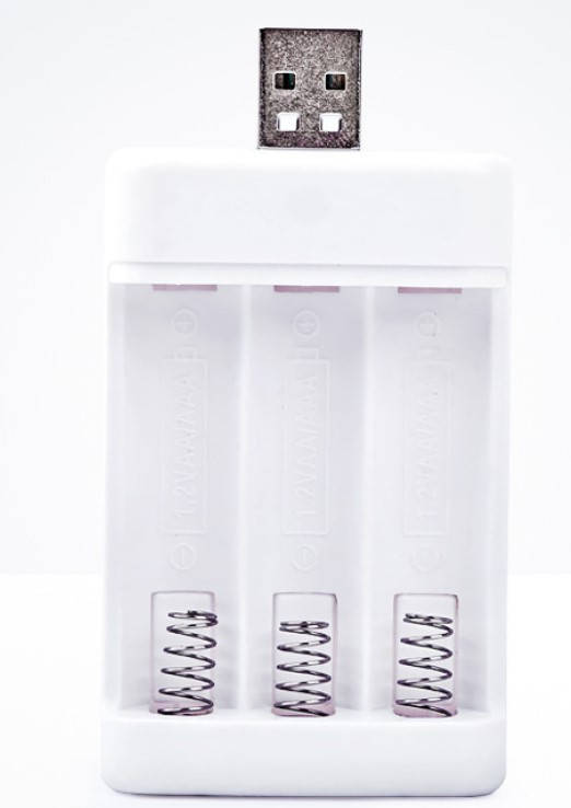 

Зарядное устройство UB-V07 на 3 аккумулятора AA/R6 ,AAA(R3) от USB