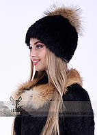 Женская зимняя шапка черная с бубоном