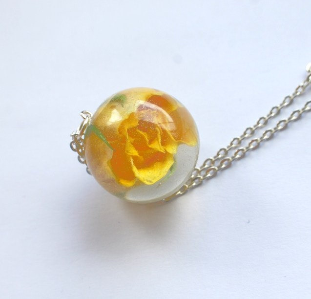 Making Resin Jewelry Pendant, Mini Flacon With Real Flowers. Clear