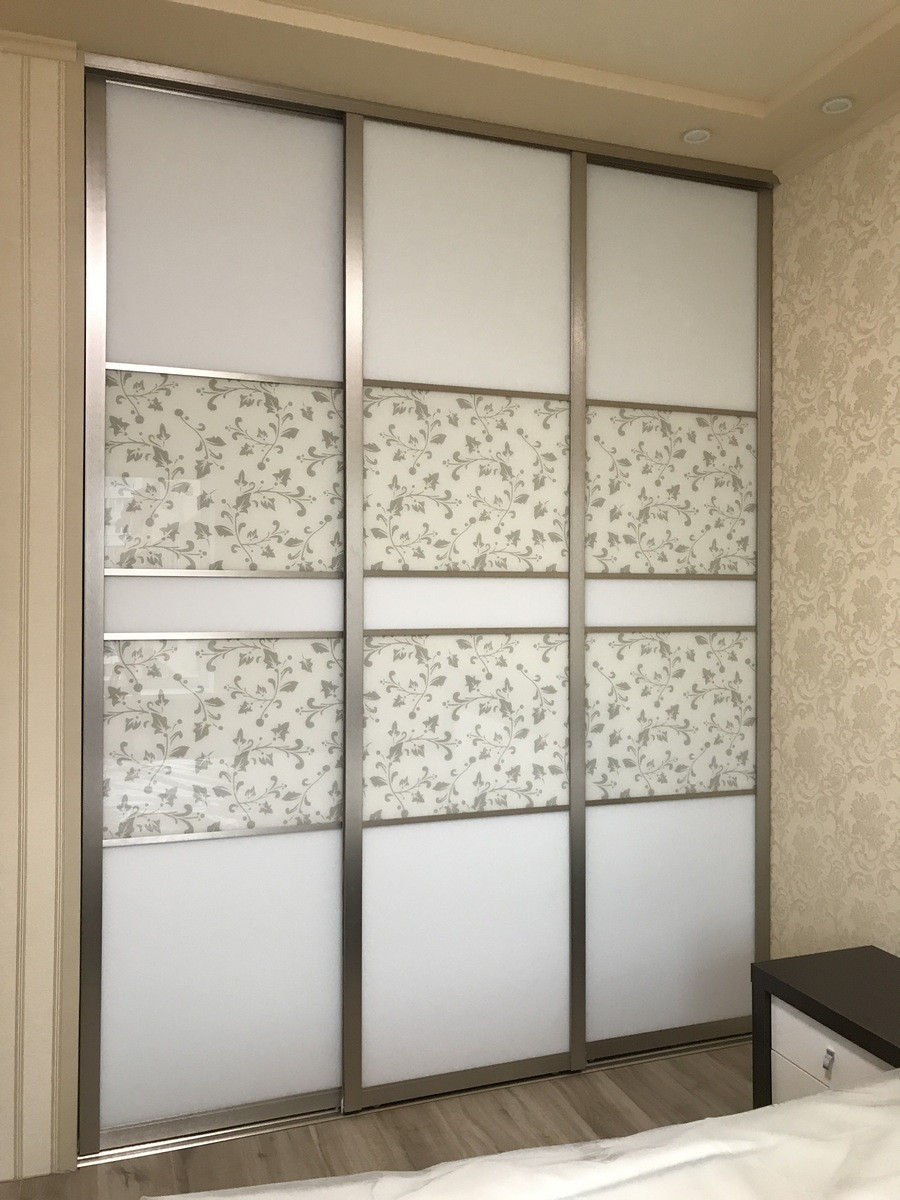 Шафа купе на замовлення в ніші, гардеробна кімната Starke Premium brash