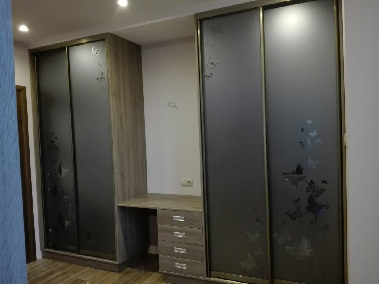 Шафа купе на замовлення Starke V50