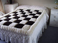 Купити чорно-білий килим шахи з лами