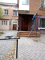 Зварювальні роботи козирків під'їзду